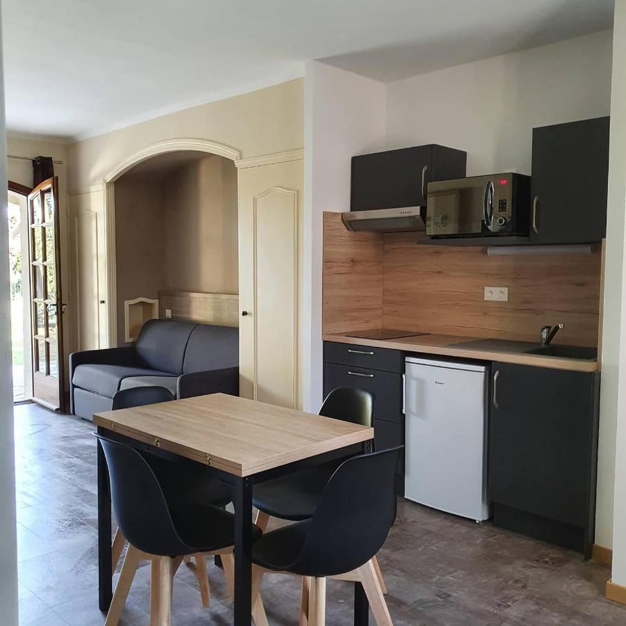 Auberge De La Tour -Appartements- Valros Exterior photo