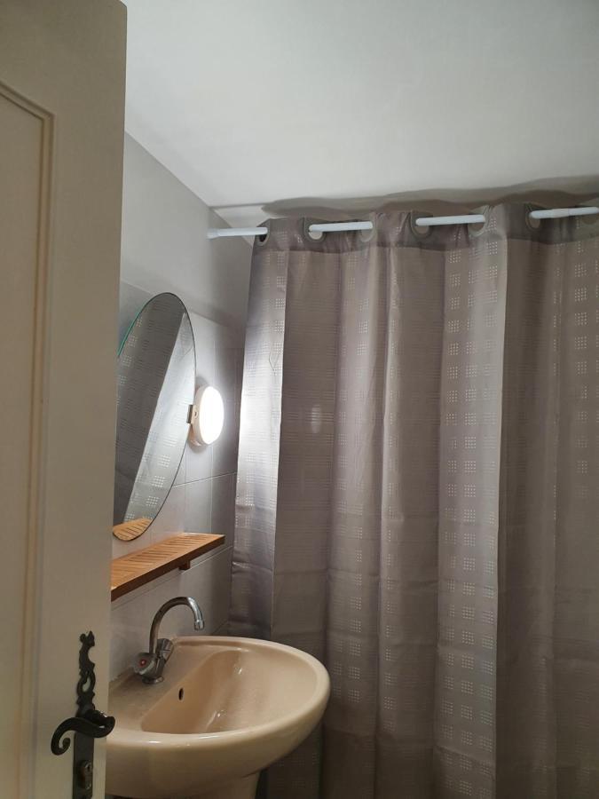 Auberge De La Tour -Appartements- Valros Exterior photo
