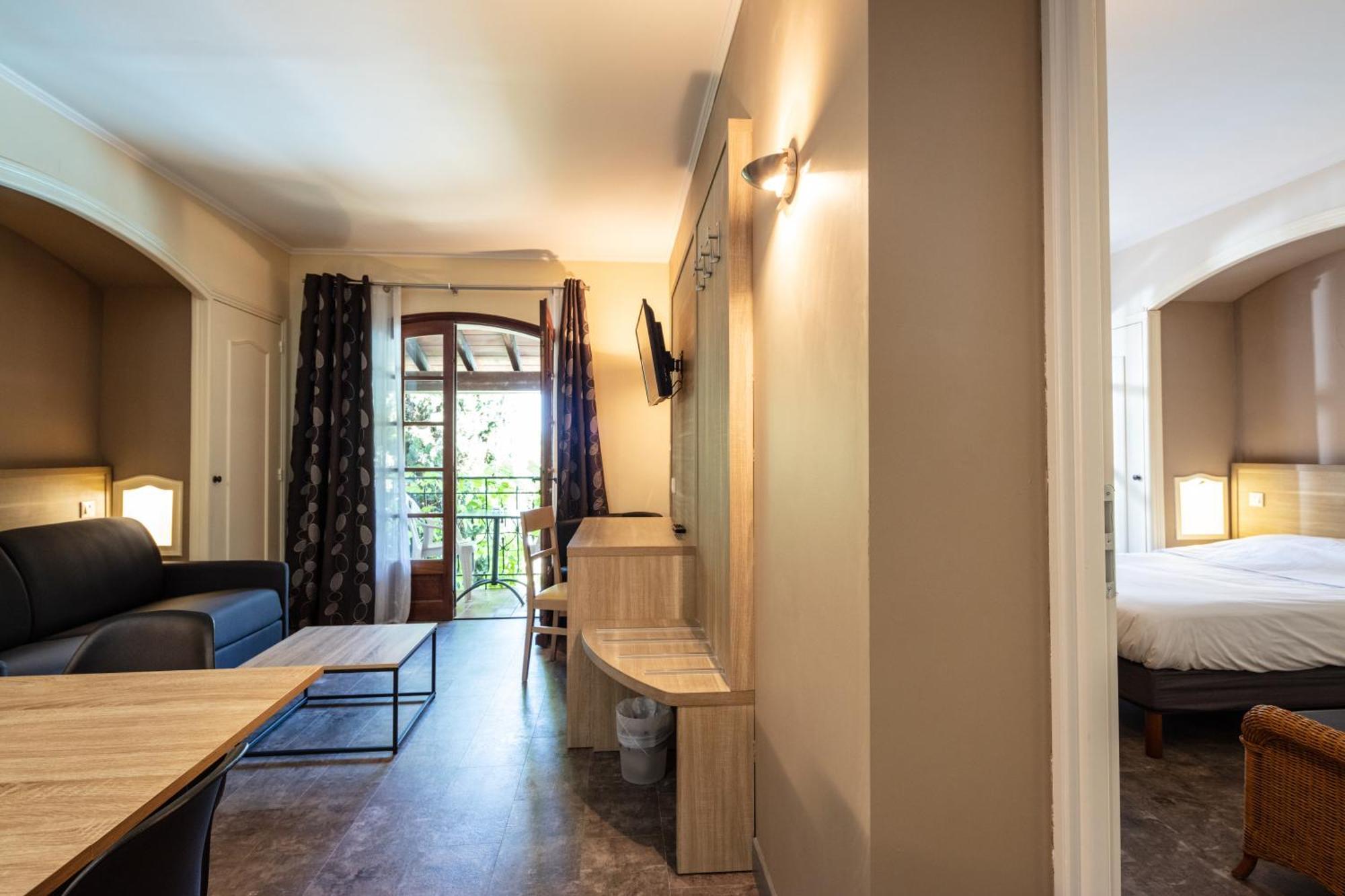 Auberge De La Tour -Appartements- Valros Exterior photo