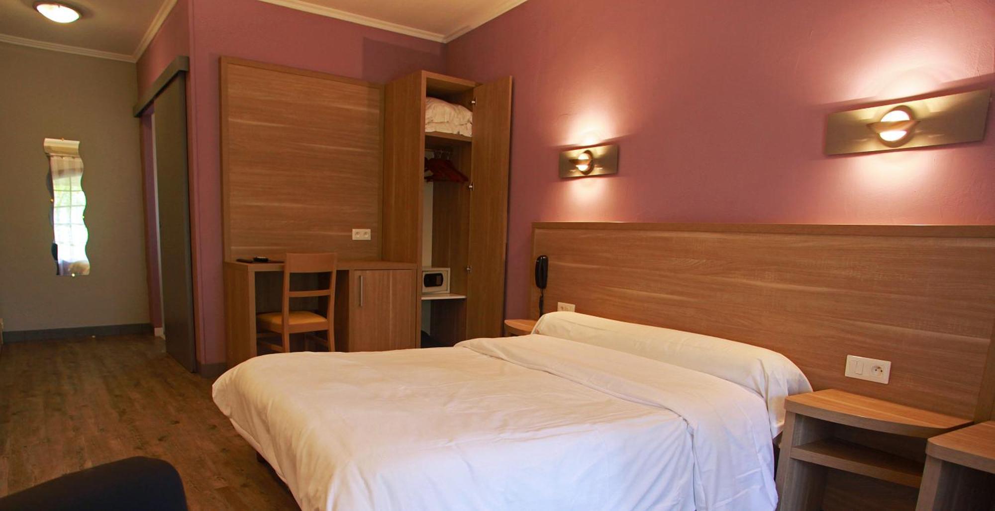 Auberge De La Tour -Appartements- Valros Room photo