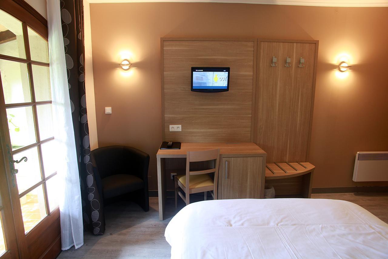 Auberge De La Tour -Appartements- Valros Exterior photo