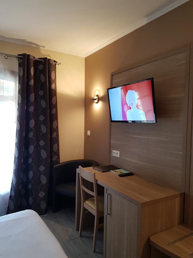 Auberge De La Tour -Appartements- Valros Exterior photo